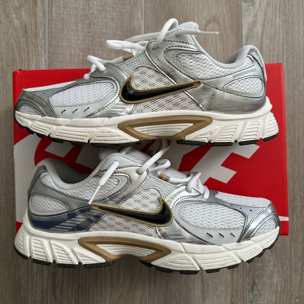 Nike V5 RNR White/Medium Ash